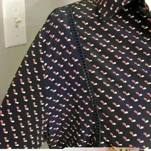 Ann Taylor Long Sleeve Mixed Media Top Size small - Picture 6 of 6